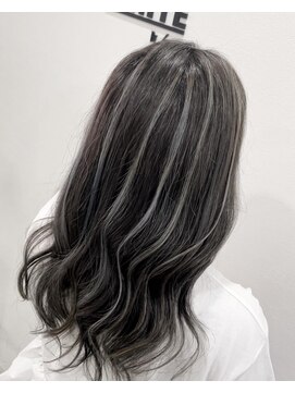 アンダーバーホワイト 阪神西宮店(_WHITE) コントラストハイライト アッシュグレー