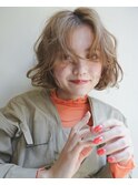 柔らかペールベージュで大人かわいいヘアに◎