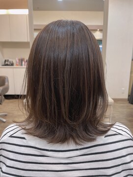 アルターリール(aL ter Rire) 【Rire尚平】外ハネくびれレイヤーミディ★