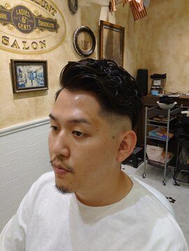 ルドローブラントオオサカ(LUDLOW BLUNT Osaka) 【LUDLOW BLUNT】アシメ 七三分け サイドパート バーバーパーマ