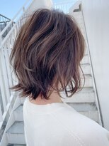 ルーファス メグロ(Ruufus Meguro) くびレイヤー/レイヤーボブ/グレージュカラー/大人ガーリー40代