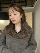 スタンド(STAND)&nbsp;レイヤーカット　グレージュカラー　セミディ　オリーブベージュ