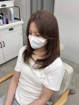 レヴィア(REVIA) レイヤーカット髪質改善トリートメントミルクティーベージュ