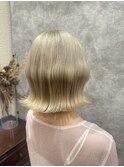 ハイトーンベージュ×切りっぱなしボブ