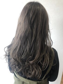 美容室ヒラトヤ 仙北店 ゆるふわウェーブロングヘア×透明感ダークグレージュ20代30代