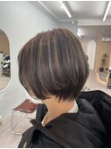 ショートボブ×ハイライトカラー