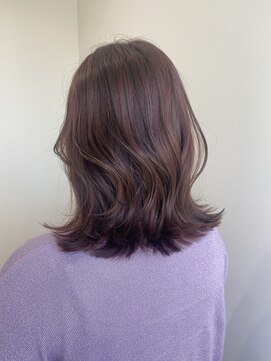 キュエム(Cuem) 【Cuem 小原】ローライト　ピンクベージュ　外ハネミディ