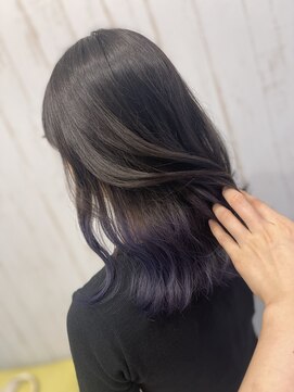 シュカブラ スパングル(Skovla Spangle) ミディアムヘア/インナーカラー／伸ばしかけヘア