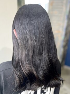 アンス(Anse) ミディアムヘア/ダークカラー/ダークグレー