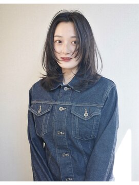 オグジュアリー 表参道(aux.) ナチュラルにお洒落な雰囲気へトレンドミディアムレイヤー