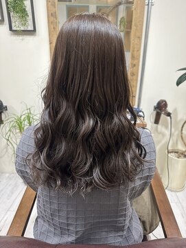 アン アミゥ(Un amiw.) 透明感抜群！オリーブカラー