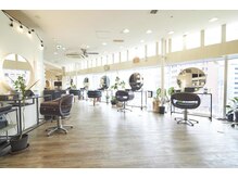 ビューティーアンドケアカロン(Beauty and Care CALON)の雰囲気（光が差し込み銀座を一望できる上質で洗練された空間〈銀座〉）