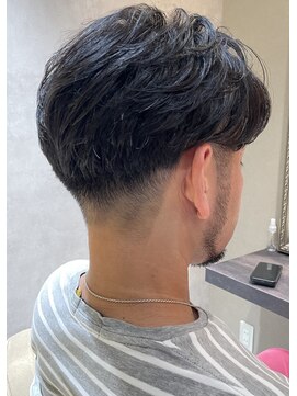 カインド 南青山(hair&make up KIND) 刈り上げセンターパート ニュアンスデザイン フェザーパーマ