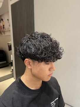 ウノプリールヴァモス(unopulir Vamos) 波巻きスパイラル刈り上げメンズツーブロック黒髪パーマ