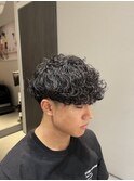 波巻きスパイラル刈り上げメンズツーブロック黒髪パーマ