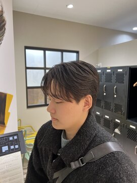 ステージ(STAGE) ダウンパーマ　ニュアンスパーマ　センターパート