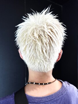 ニーィ バイ カータ(Niii by CARTA) ホワイトショート