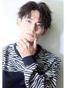 リップス 自由が丘(LIPPS) ツイスパ　センターパート　スパイラル　刈り上げ