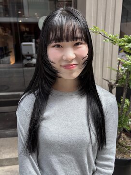 エヴリンアンドペイジ(Evelyn&paige) 暗髪/レイヤーカット/透明感カラー【神戸元町/水原】