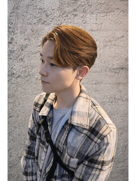 ウィスカーズ(Whiskers) 海外風センターパート