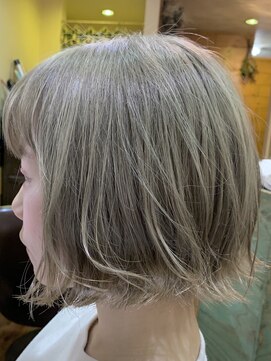 メム(MEM) ミニボブ × ミルクティーベージュ