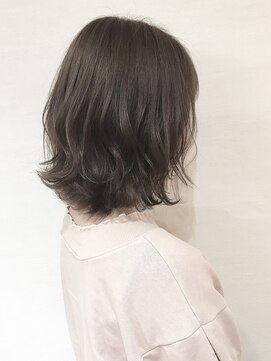 ブルー(BLUE) 《Blue》#ゆるくびれミディ#レイヤー外ハネ#ネオウルフ