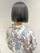 ラミエバイメルト 下北沢(lamie by melt)&nbsp;【村上慶登】切りっぱなしボブ ハイトーン シルバー グレー