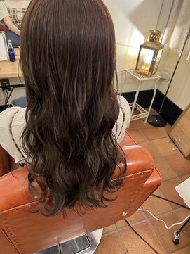 ヘア ミーツ ドレス プレローマ(HAIR meets dress pleroma) スモーキーベージュ/抜け感ロング