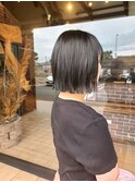 ぱつっとボブ×ラフなスタイリング