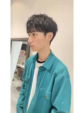 カルナ バイ エルモ(calna by ELMO) スーツ短髪ツーブロック束感モテる黒髪シークレットパーマ流行