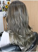 巻き髪きれいバレイヤージュカラー