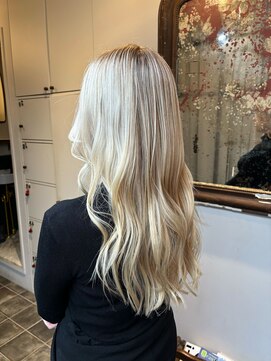 バロックトーキョー(BAROQUE TOKYO) 外国人風ハイライト/バレイヤージュカラー【表参道原宿美容室】