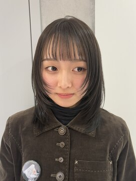 ヨーク(YOKE) 【YOKE】オリーブグレーレイヤーカットミディアムレイヤー顔周り