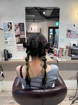 コワファースト長崎シャンプーボーイ 2nd(COIFF1RST 長崎 SHAMPOO BOY) お呼ばれアレンジ ツインアレンジ リボン