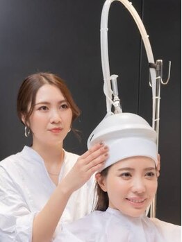 クレスアールの写真/清潔感のある爽やかで上品な店内。こだわりのカット技術と商材、ヘッドスパをご用意してお待ちしております