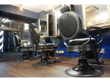 キングスマントーキョー 三鷹店(KINGSMAN TOKYO)の雰囲気（お洒落な店内で男がアガるスタイルに＜理容室＞）