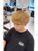 波巻きツイストスパイラルツーブロック刈り上げメンズパーマ