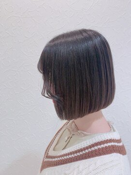 リー ルーチェ 布施(Lee Luce) ツヤブラックボブ