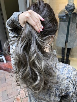 シャンプーボーイ セントラル 博多(SHAMPOO BOY central) チャコールグレーヴェルニサージュ