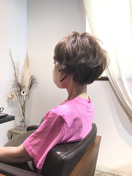 ワ ヘアー(wa-hair) マッシュレイヤーエモージュ斜めバング小顔愛されグレージュカラ