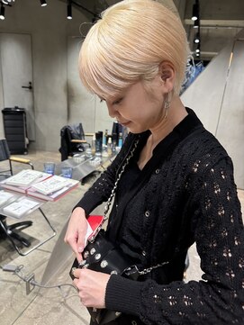 ビビト(bibito) bibito 大人の金髪ハンサムショート　小顔ヘア