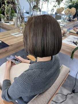 ティティ(TiTi) 肌が綺麗に見えるベージュカラー[TiTi_福田りの]