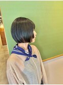 オリーブグレージュ×レイヤーミニボブ