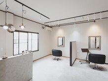 ルトゥール(Retoure')の雰囲気（ホワイトを基調とし余白を残したゆったりな空間です！）