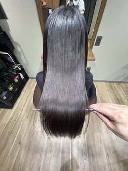 チル(CHILL)の写真/なるべく髪のダメージを感じさせないような施術方法で、思わず触れたくなるようなサラ艶ストレートヘアに―