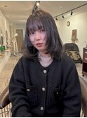 柔らかく動くミディアムレイヤーカット