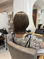 ベラルーチェ(Bella Luce) くびれるミディアムボブ