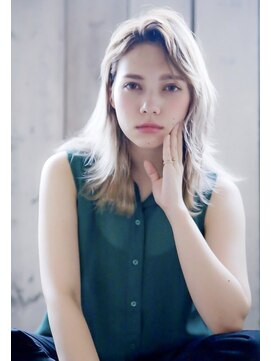 テイラー(Taylor) 【Taylor】 かきあげバング×スウィングシアーベージュ