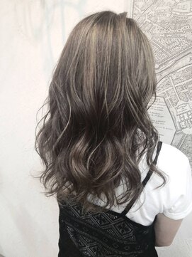 クレア(CLAIRE by GRAPEVINE) 外国人風／グレージュセミロング