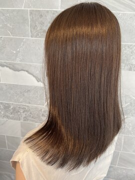 ジル アンク(Jill ankh) 《Jillankh姫路駅前》明るめシルバーアッシュ　艶髪